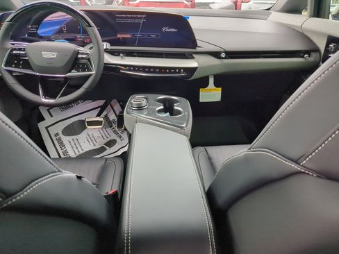 New 2026 Cadillac Optiq Luxury 2 image 14
