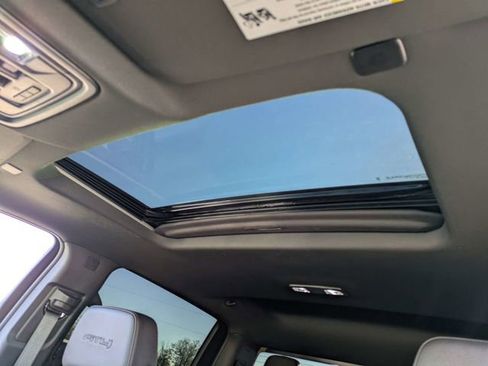 Used 2025 GMC Sierra 2500 AT4 image 20