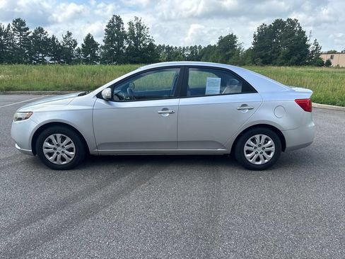 Used 2010 Kia Forte EX w/ Fuel Economy Pkg FWD image 4