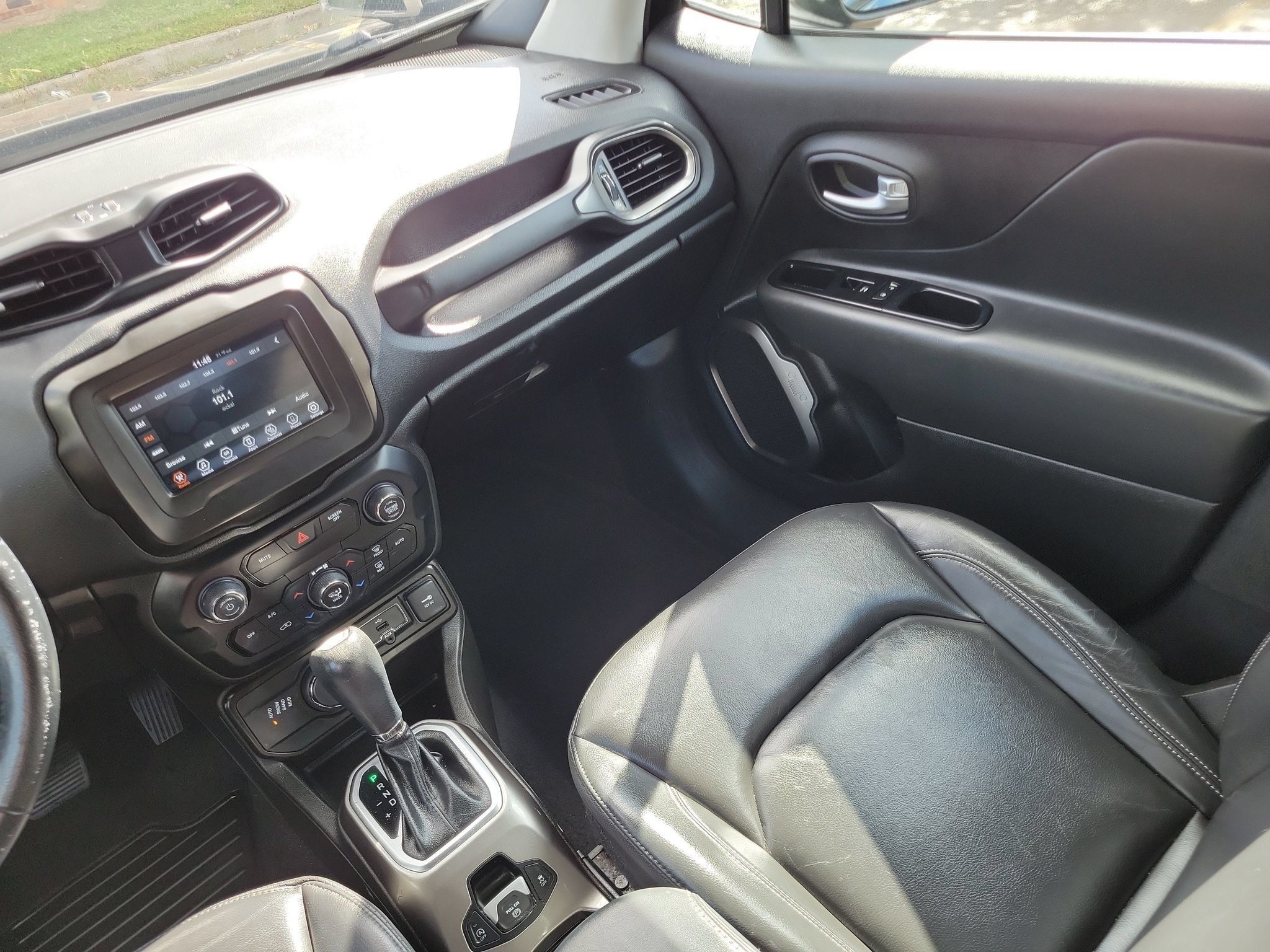 Used 2020 Jeep Renegade Limited AWD/4WD image 27