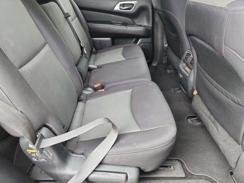 Used 2019 Nissan Pathfinder SV FWD image 9
