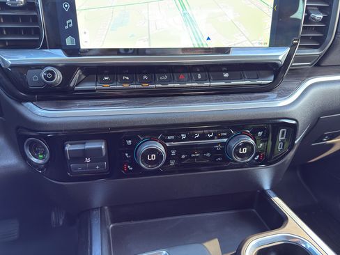 Used 2025 Chevrolet Silverado 1500 LTZ AWD/4WD image 23