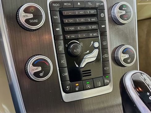 Used 2016 Volvo V60 T5 Platinum image 17