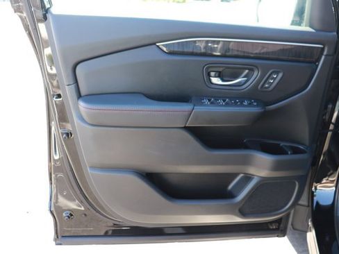 Certified 2025 Honda Pilot Black Edition image 10