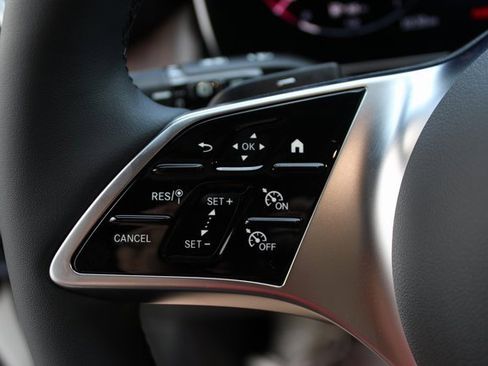 New 2025 Mercedes-Benz GLC 350e 4MATIC image 19