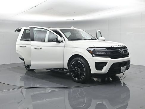 Used 2023 Ford Expedition Limited AWD/4WD image 38