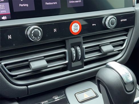 Used 2025 Porsche Macan w/ Premium Package Plus image 28