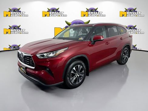 Used 2020 Toyota Highlander XLE AWD/4WD image 1