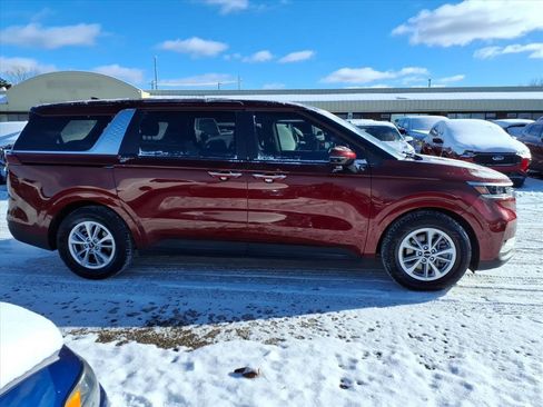Used 2024 Kia Carnival LX image 3