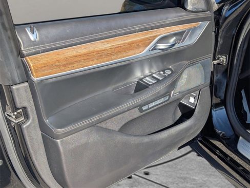 Used 2017 BMW 750i image 14