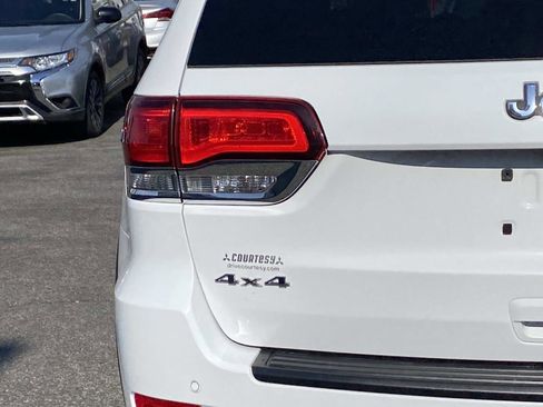 Used 2021 Jeep Grand Cherokee Laredo AWD/4WD image 6