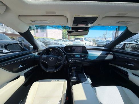 Used 2022 Lexus ES 300h w/ Premium Package FWD image 4