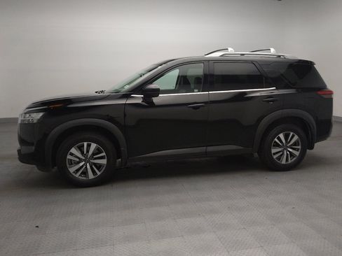 Used 2023 Nissan Pathfinder SL w/ Lighting Package (N92) FWD image 2
