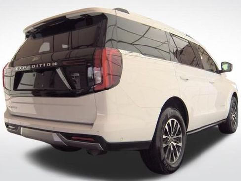 Used 2025 Ford Expedition Platinum AWD/4WD image 2