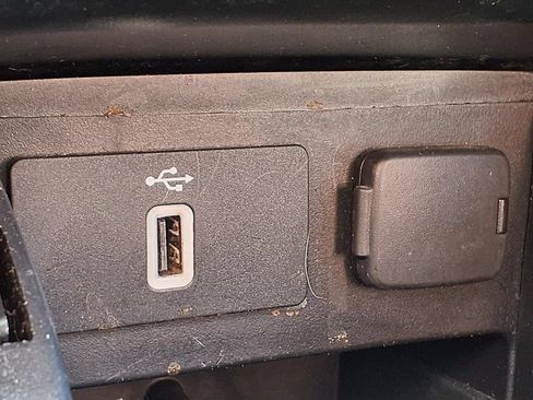 Used 2018 Ford Explorer XLT w/ Equipment Group 202A AWD/4WD image 18