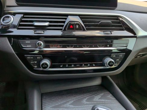 Certified 2023 BMW 530e w/ Premium Package image 20