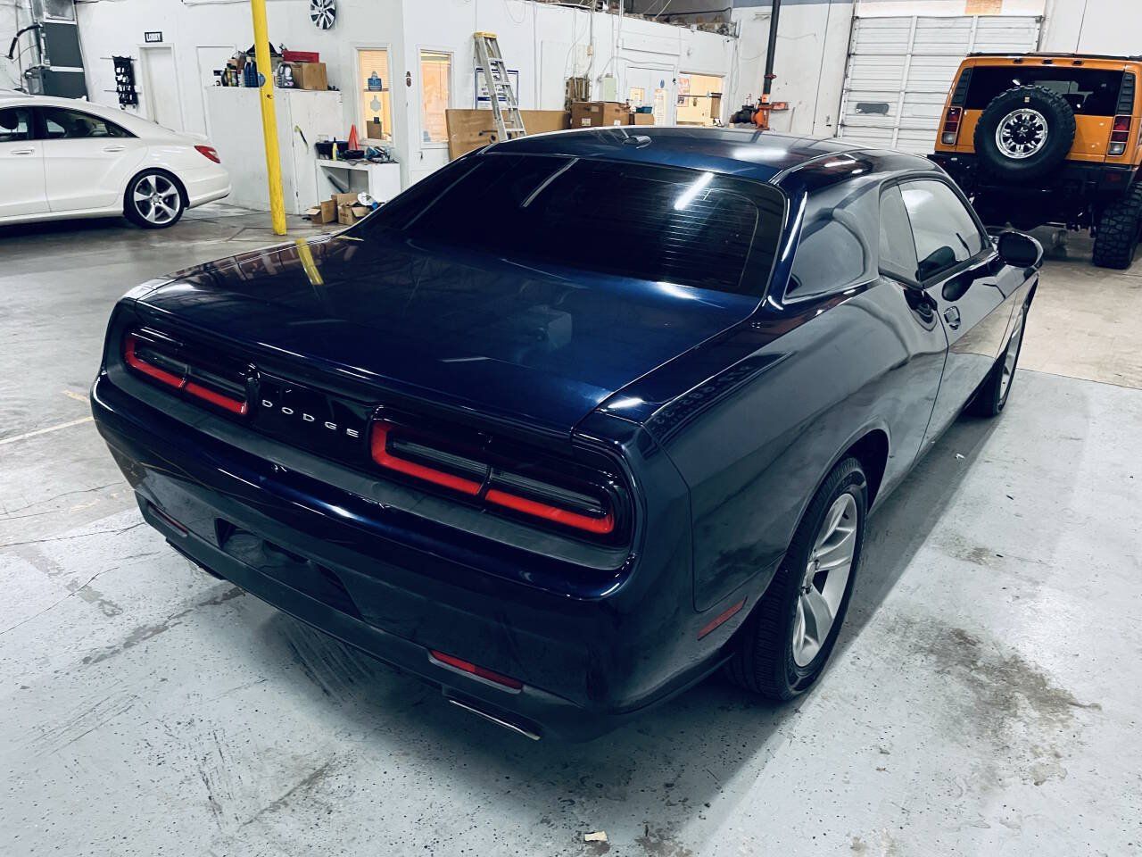 Used 2015 Dodge Challenger SXT RWD image 9