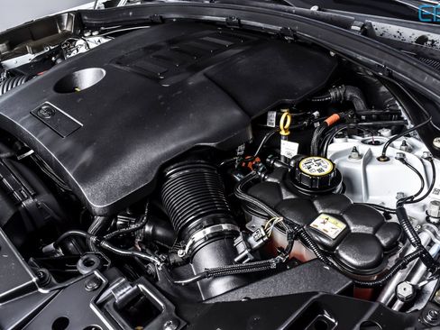 Used 2021 Land Rover Range Rover Velar R-Dynamic S image 13