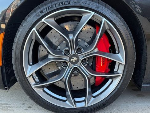 Used 2018 Ferrari GTC4Lusso T image 8