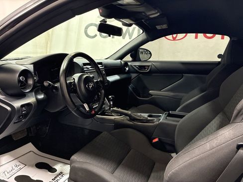 Used 2023 Toyota GR86 w/ ALL Weather Mat Package (TMS) RWD image 19