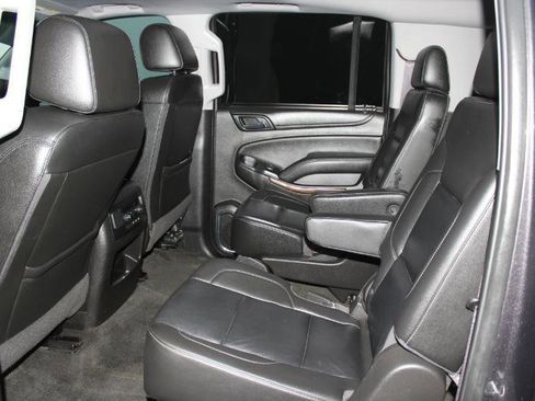 Used 2017 Chevrolet Suburban LT image 12