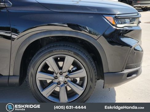 Used 2025 Honda Pilot Sport image 8