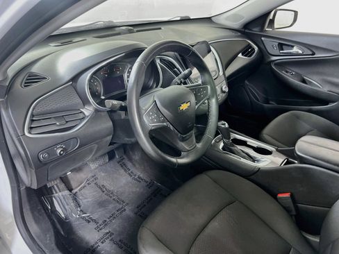 Used 2018 Chevrolet Malibu LT w/ Driver Confidence Package FWD image 9