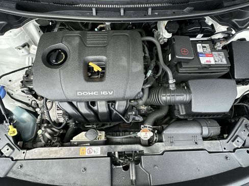 Certified 2017 Kia Forte S w/ S Technology Package image 18