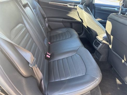 Used 2014 Ford Fusion SE w/ Equipment Group 202A FWD image 16
