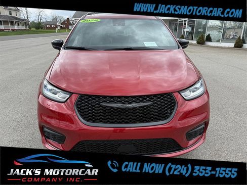 Used 2026 Chrysler Pacifica Limited w/ S Appearance Package image 13