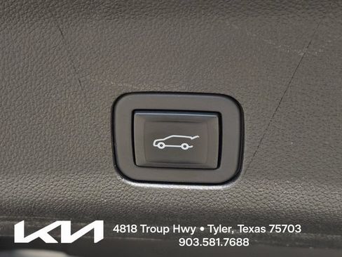 Used 2023 Chevrolet Suburban Z71 w/ Luxury Package AWD/4WD image 10