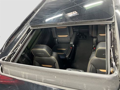 Used 2024 GMC Yukon XL AT4 w/ Technology Package image 23