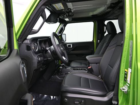 New 2026 Jeep Wrangler Unlimited Sahara AWD/4WD image 18