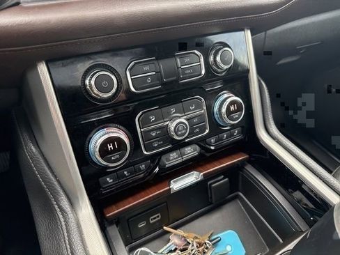 Used 2021 GMC Yukon Denali w/ Denali Premium Package image 55