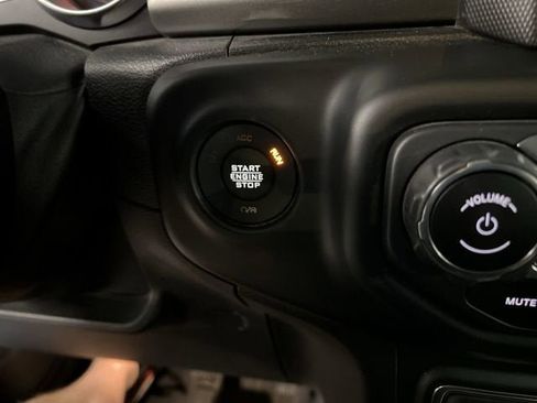 Used 2021 Jeep Wrangler Unlimited Sahara AWD/4WD image 17