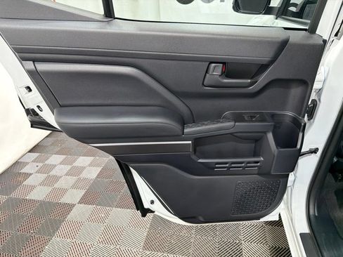Used 2025 Toyota 4Runner SR5 AWD/4WD image 18