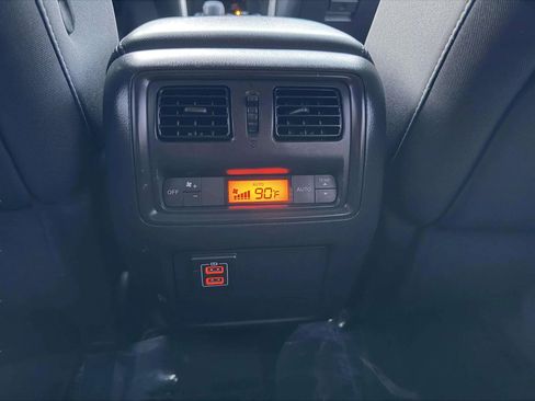 Used 2018 Nissan Pathfinder SV image 24