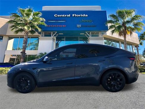 Used 2022 Tesla Model Y Long Range image 8