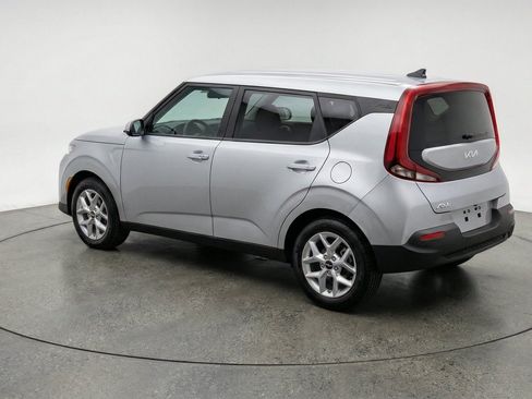 Used 2025 Kia Soul LX w/ LX Technology Package FWD image 6