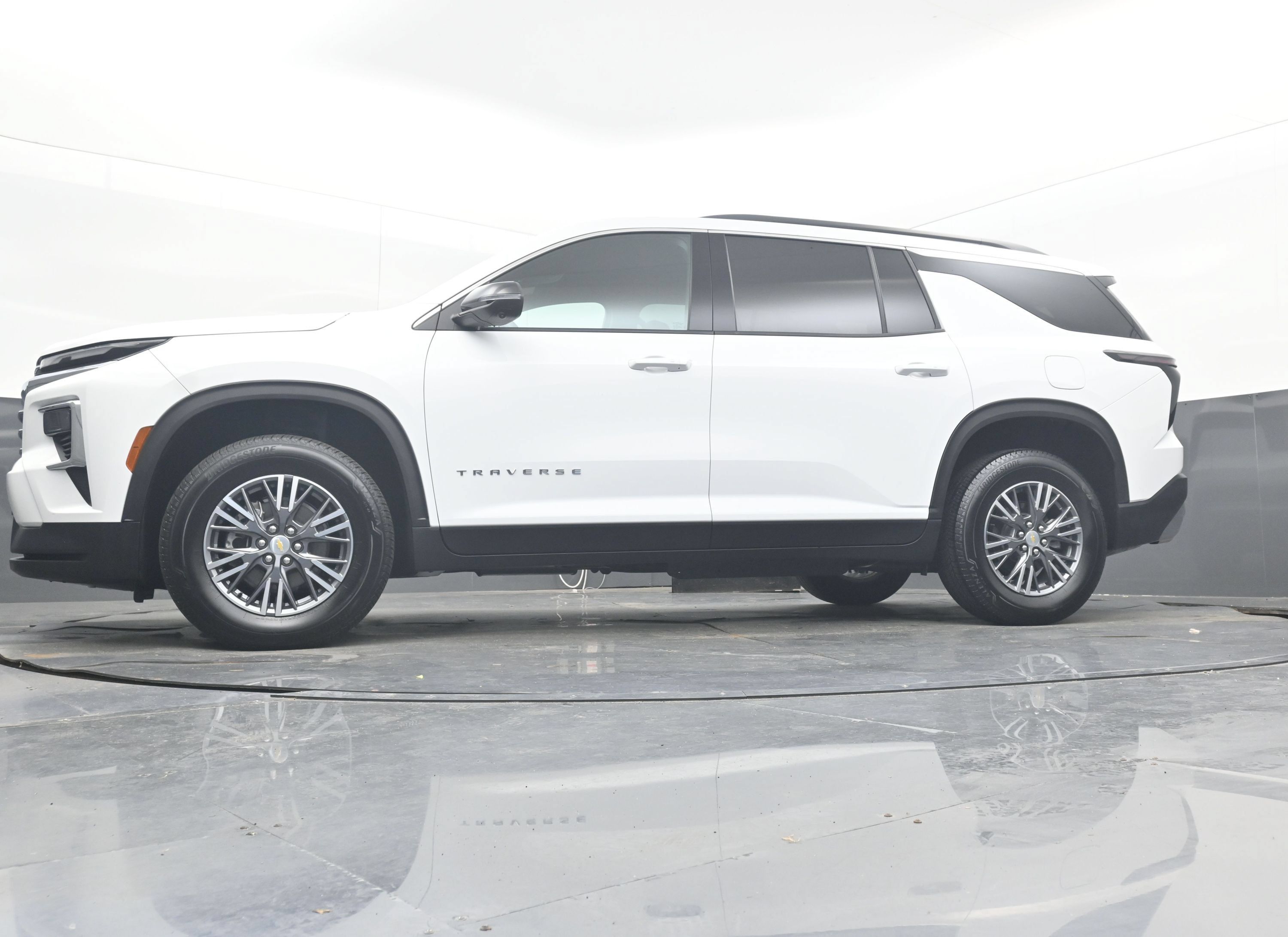 Certified 2026 Chevrolet Traverse LT w/ Driver Confidence Package FWD image 27