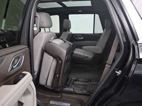 Used 2023 GMC Yukon SLT w/ SLT Premium Package AWD/4WD image 31