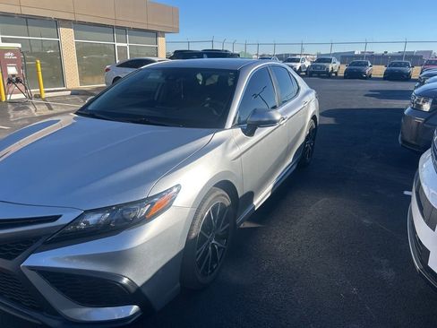 Used 2024 Toyota Camry SE image 1