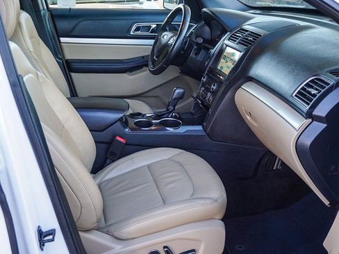 Used 2017 Ford Explorer XLT w/ Equipment Group 202A image 13