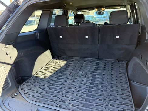 Used 2017 Jeep Grand Cherokee Laredo w/ Quick Order Package 23E image 15