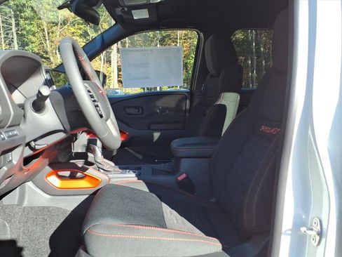 New 2026 Nissan Frontier PRO-4X w/ Pro-4x Convenience Package image 9