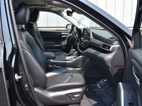 Certified 2026 Toyota Highlander XLE AWD/4WD image 25