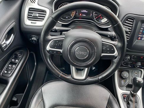 Used 2020 Jeep Compass Latitude image 5