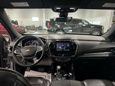 Used 2023 Chevrolet Traverse Premier AWD/4WD image 9