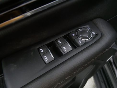 Used 2025 GMC Yukon Denali w/ Advanced Technology Package image 13