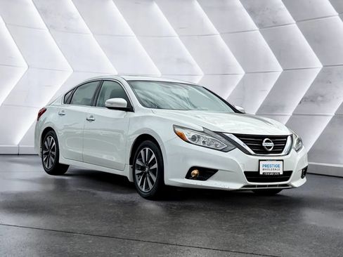 Used 2017 Nissan Altima 2.5 SL w/ Moonroof Package image 3